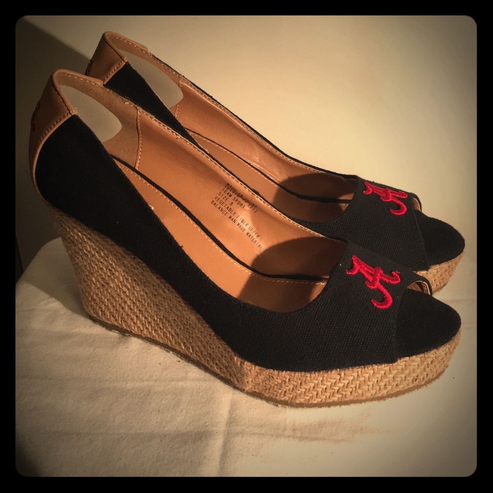 Alabama Crimson Tide logo sz 8 wedges, never worn